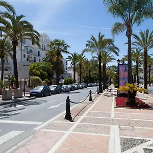 Puerto Banus. Urb Jardines Del Puerto. For Up To 6 , Marbella España